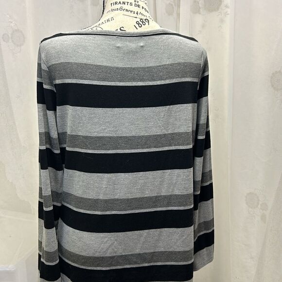 Liz Claiborne, black and gray striped tunic soft fabric - Picture 4 of 5